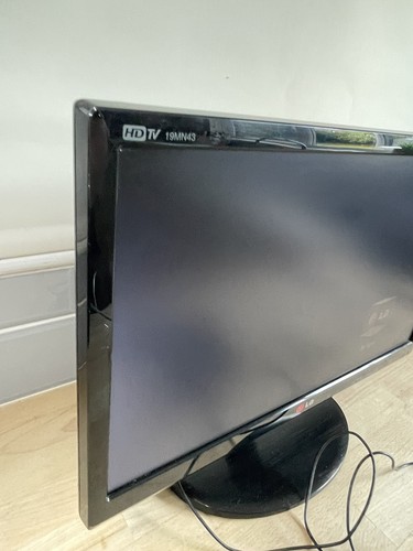 LG 19MN43D PZ TV with Remote and Power Cable Working Tested And Fully Working - Picture 5 of 10