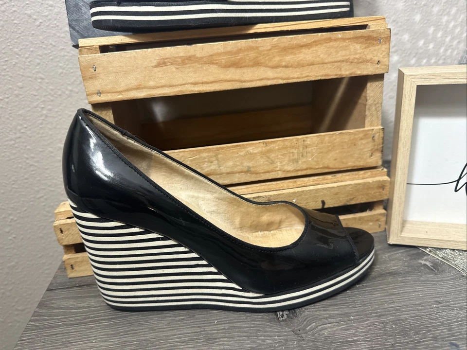 Cuñas de plataforma Michael KORS Seaside charol negro a rayas 7,5 M usadas Foto 3 de 4