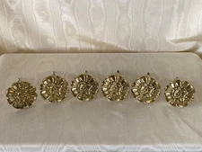SOLID BRASS VIRGINIA METALCRAFTERS CURTAIN TIE BACKS MEDALLION FLOWER NICE COND.