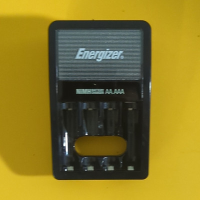 Energizer AA AAA NiMH Battery Charger 4 Slot Wall Plug-In R0318