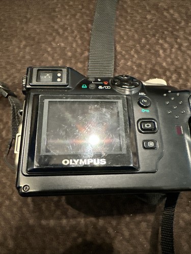 Olympus CAMEDIA C-2040 Zoom 2.1MP Digital Camera Does Not Power On - Picture 8 of 9