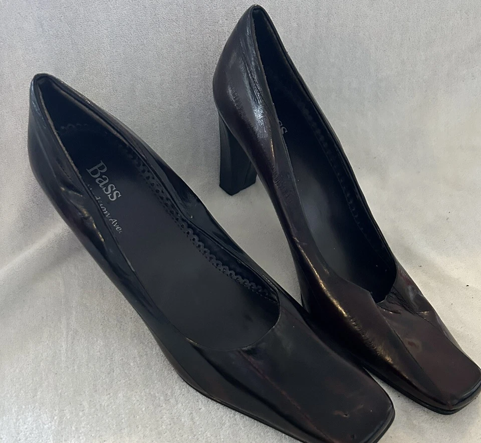 Bombas de piel de anguila baja vintage talla 7 muy bonitas por fuera pero por dentro peladas un poco defectuosas Foto 2 de 4