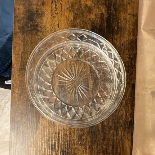 Clear Round Cut Glass Ashtray, Molded Decorative Glossy Finish