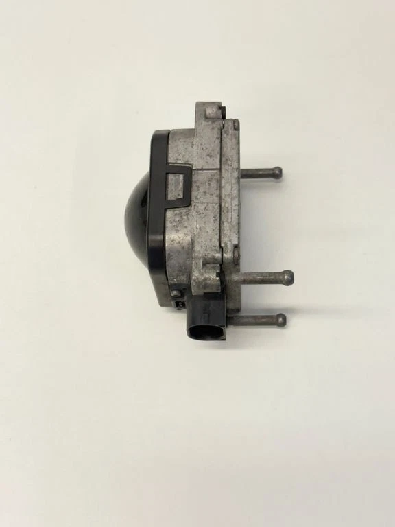 Mercedes-Benz GLA W156 2016 Distronic radar sensor A2469013602 EST1588 - Image 3 of 4