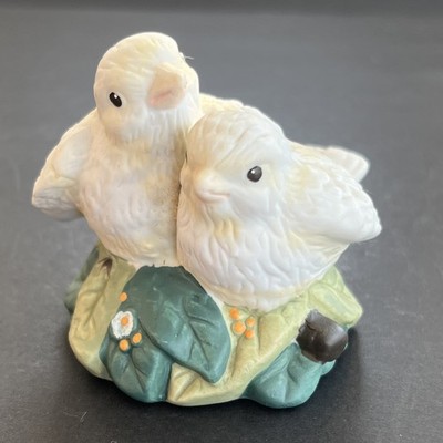 Small White Love Birds Doves Couple Vintage Bisque Porcelain Figurine 2.5 x3 