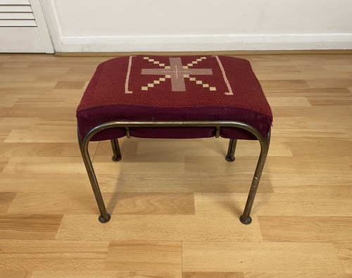 Stunning Vintage Footstool Foot Rest Stool With Iron Base & Embroidered Design - Picture 2 of 15
