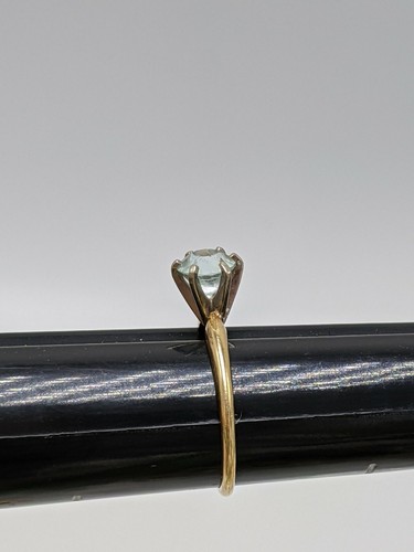 14K Solid Yellow Gold .75ct Blue Aquamarine Solitaire Ring size 7 - Picture 6 of 9