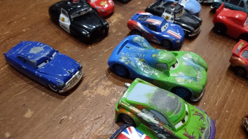 Lote de 32 Disney Pixar Cars Racers Diecast Mattel Colección Mixta/Tamaños Foto 4 de 4