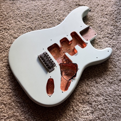Fender Squier 40th Anniversary Stratocaster Satin Sonic Blue NUR GEHÄUSE LESEN