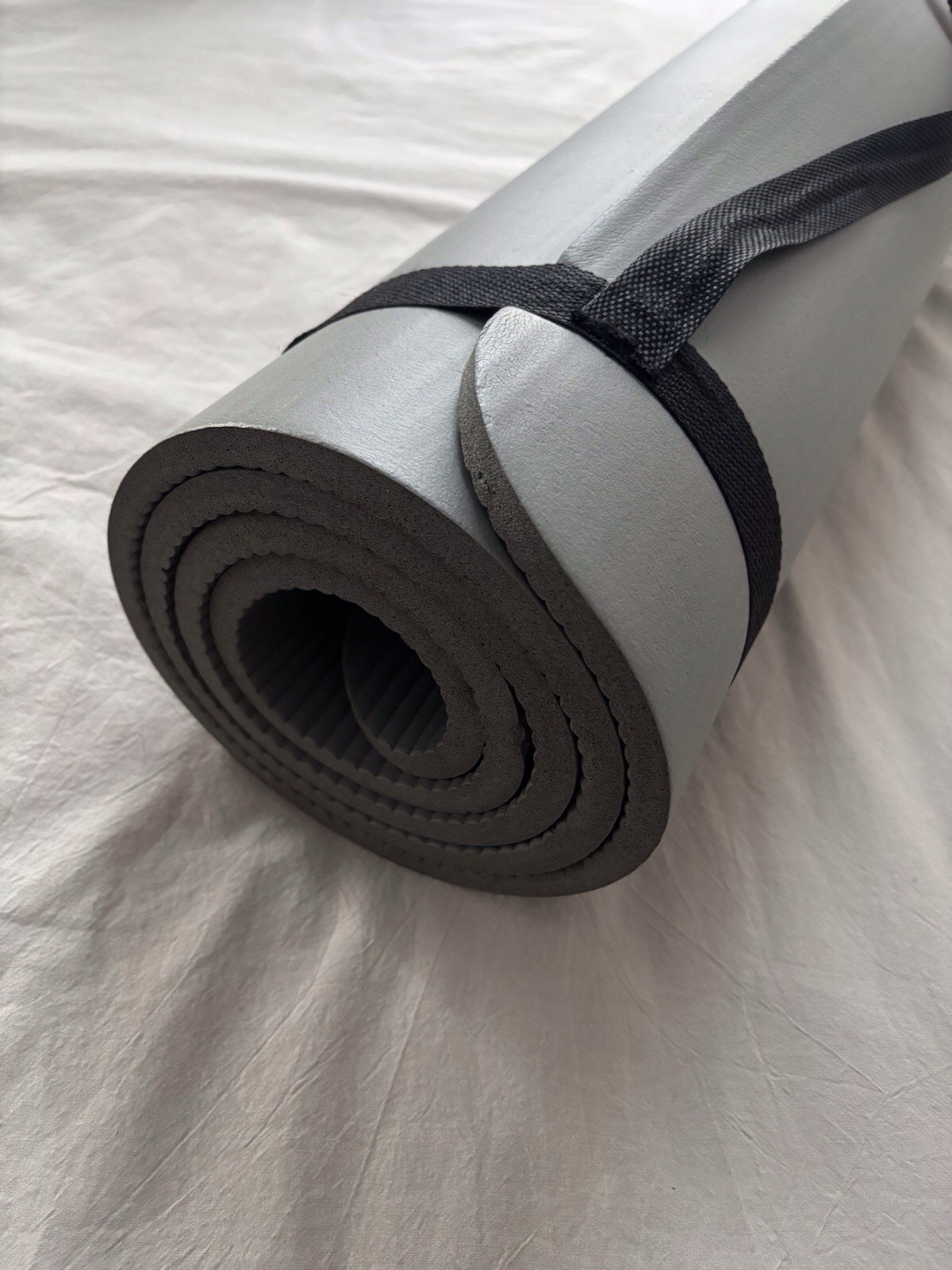 	Gaiam Essentials Thick Yoga Mat Fitness & Exercise Mat with Easy-Cinch Carrier	