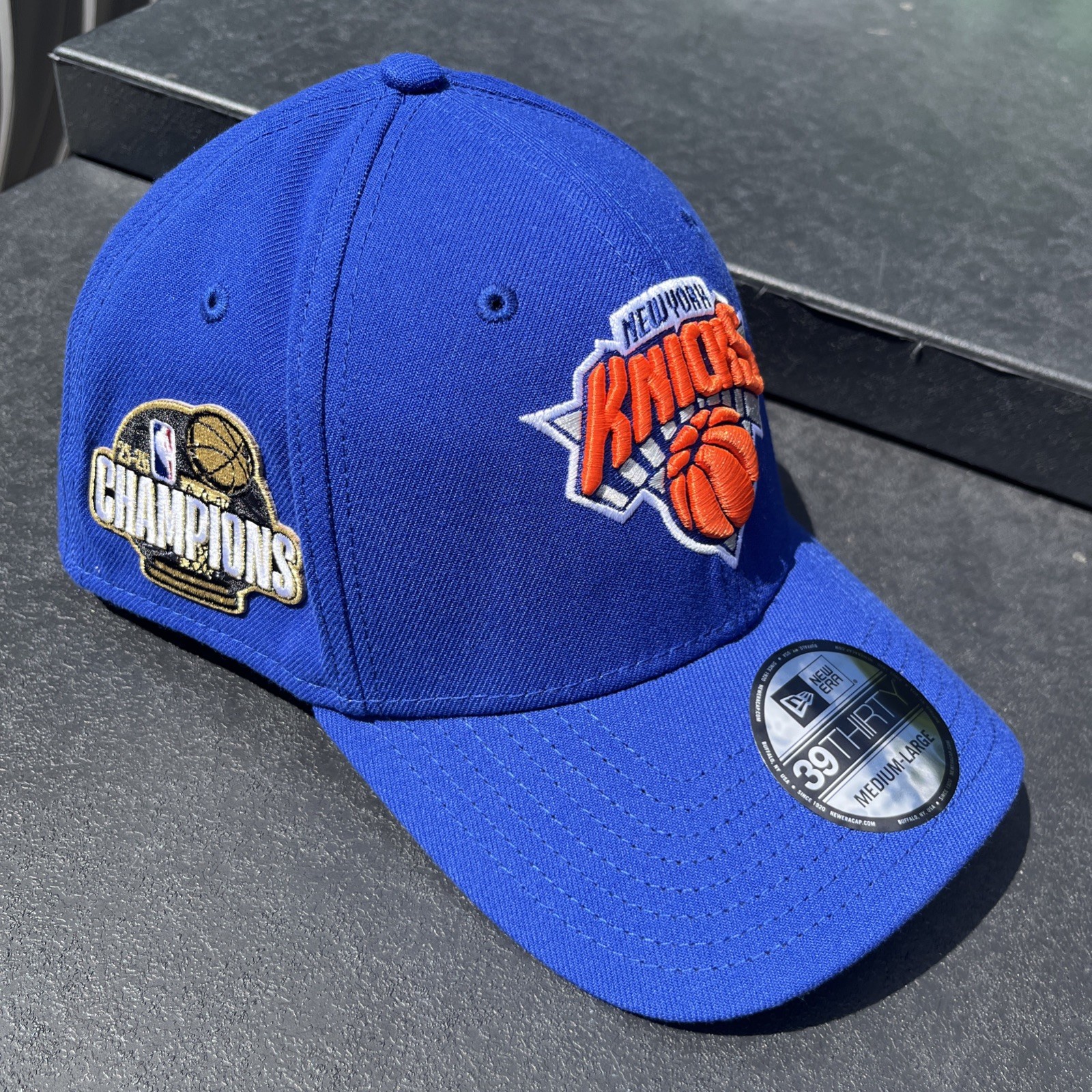 New York Knicks New Era Azul 2026 Campeones Finales NBA 39THIRTY Gorra Flexible M/L