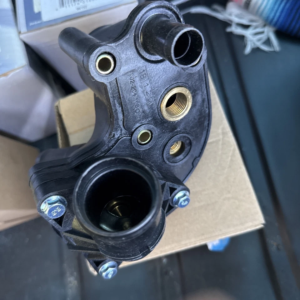 Carcasa Termostato Dorman - Modelo 902-204 se adapta a Ford Explorer Ranger Foto 4 de 4