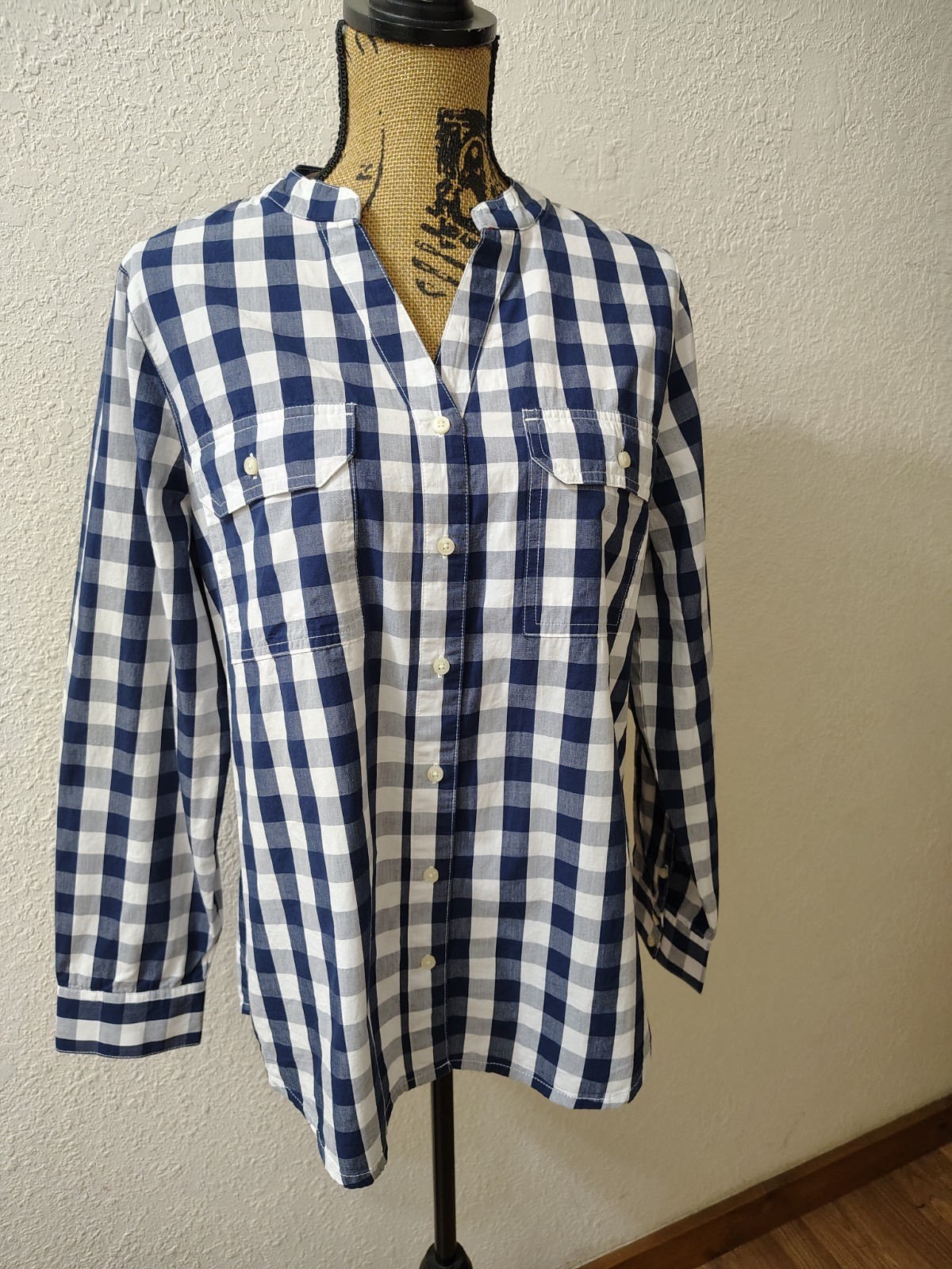 St. John's Bay V-Neck Button-Up Long Sleeve Gingham Top Women's Size L Navy Blue