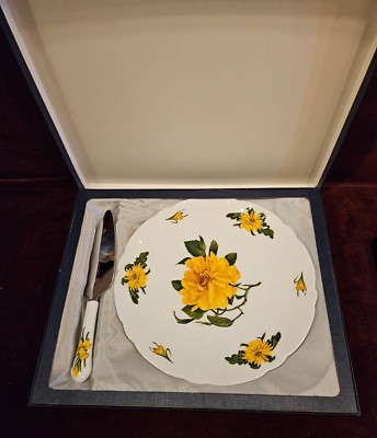 Aynsley England Boxed Yellow Chrysanthemum Cake Plate & Server CHELSEA FLOWERS