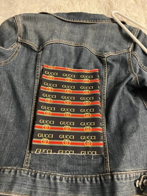 Panel de tela Gucci para coser o planchar en tu propia chaqueta Foto 3 de 4