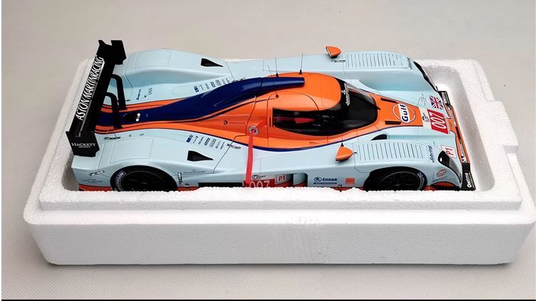 1:18 Autoart Aston Martin 2009 LMP1 #007 #008 GULF Le Mans