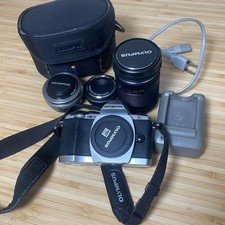 Olympus OM-D E-M10 Mirrorless Camera with 14-42mm Telephoto Fisheye Lens Used F