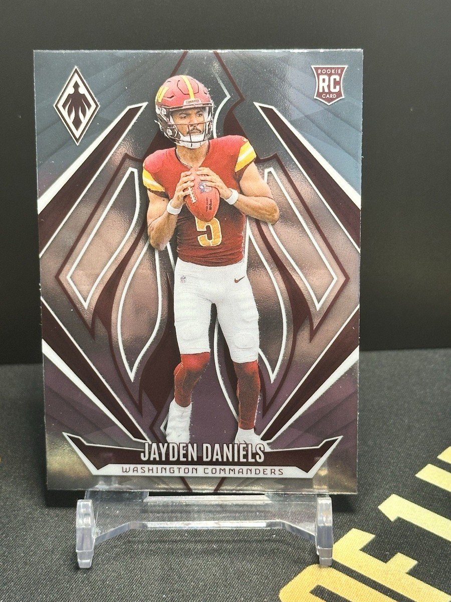 【激レア】ライオンキング・ポカホンタストレーディングカード 2024 Panini Phoenix Jayden Daniels Orange Parallel #198 RC