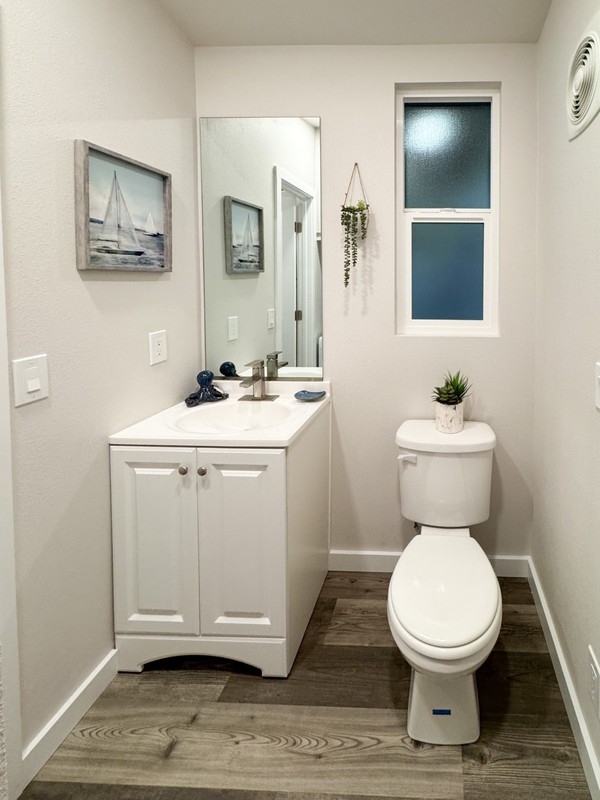 New Forever Tiny Home on Wheels 24' studio Single Story with full kit & bath   - thumbnail 9