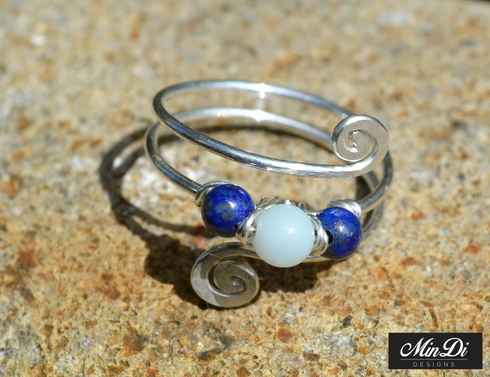 Anello a filo regolabile in argento sterling fatto a mano con lapislazzuli e ... - Immagine 3 di 4