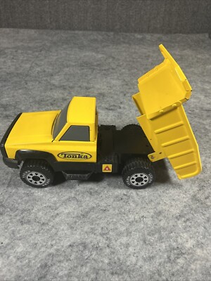 2012 TONKA Yellow Dump Truck Tilt Action Metal Bed & Cab Hasbro Toys