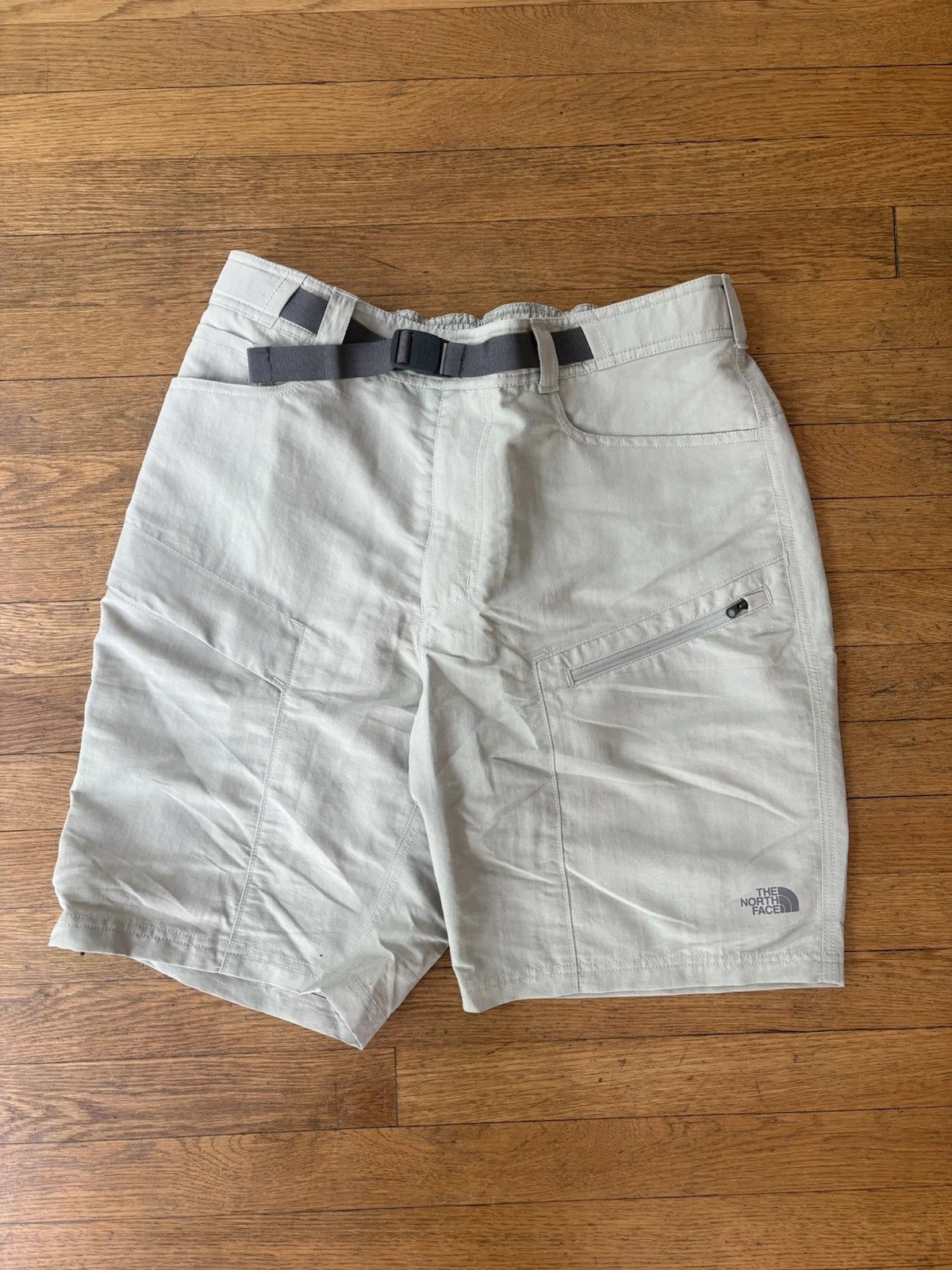 The North Face Men’s Hiking Shorts Light Gray Belted Zip Pocket Medium Regular