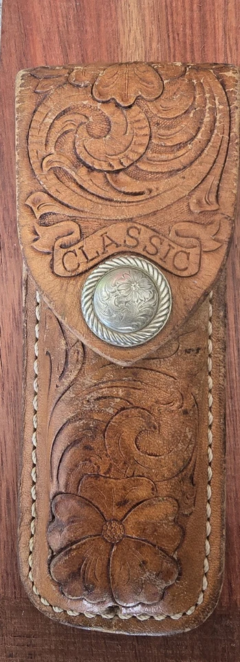 Cuchillo Plegable Clásico Buck 111 con Funda de Cuero Hecho en EE. UU. Foto 2 de 4