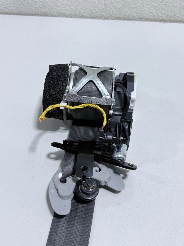 Cinturón de seguridad delantero izquierdo Hyundai Genesis Sedán 09-14 negro #8353 Foto 2 de 4