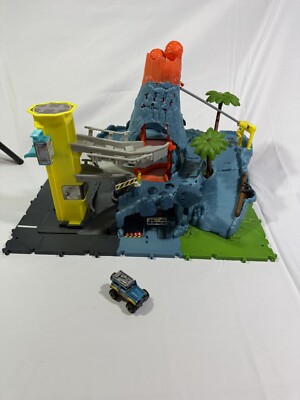 MATCHBOX VOLCANO ADVENTURE SET Dune Dog car HHW21 (New - No box) 100% Complete