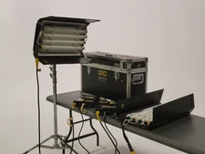 Kino Flo 2' 4Bank, 2-Light Kit (9 Daylight + 7 Tungsten Bulbs)