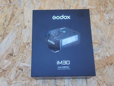 GODOX CAMERA FLASH model IM30 NEW IN BOX Fits Many Applications 