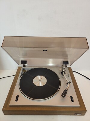 Yamaha YP-701 Auto-Return Belt-Drive Turntable w/ Grado F-1 +