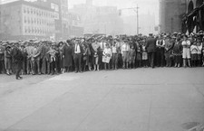 New York Long line people gathered outside Campbell funeral hom- 1926 Old Photo