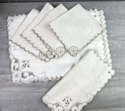 Unbranded Lot of 4 Placemats & Napkins Beige Floral w/matching Runner