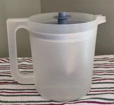 Vtg Tupperware Push Button Clear Water Juice Pitcher 1.5 QT #1575 w/ Blue Lid