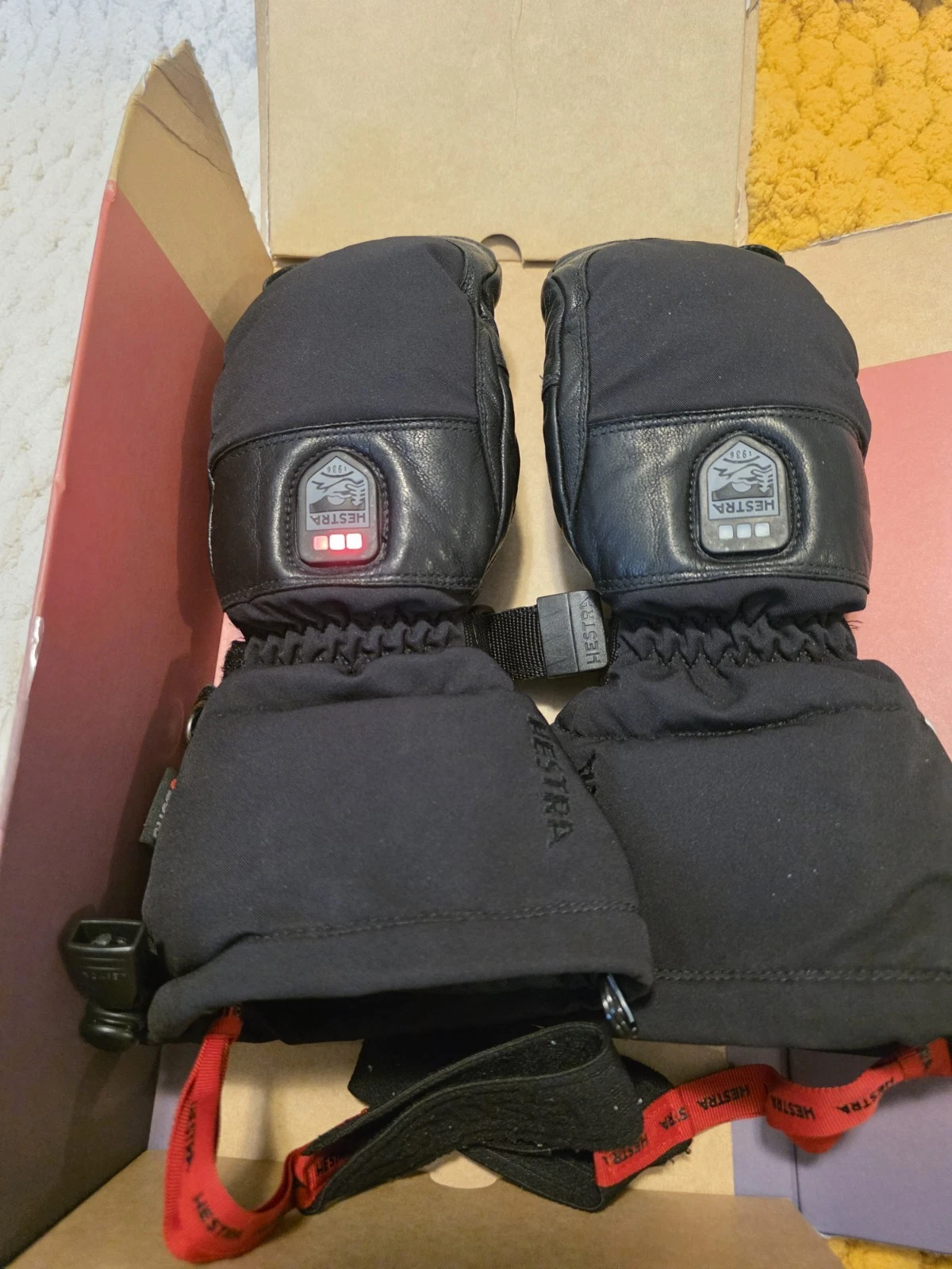 Hestra Heater Gauntlet Mitt - Size XS (6)Unisex Black/Black Pls READ Description
