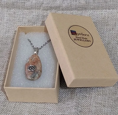 PAEDANT NATURAL STONE AGATE 20 IN CHAIN WITH SPIRAL MOTIF - Image 1 of 4