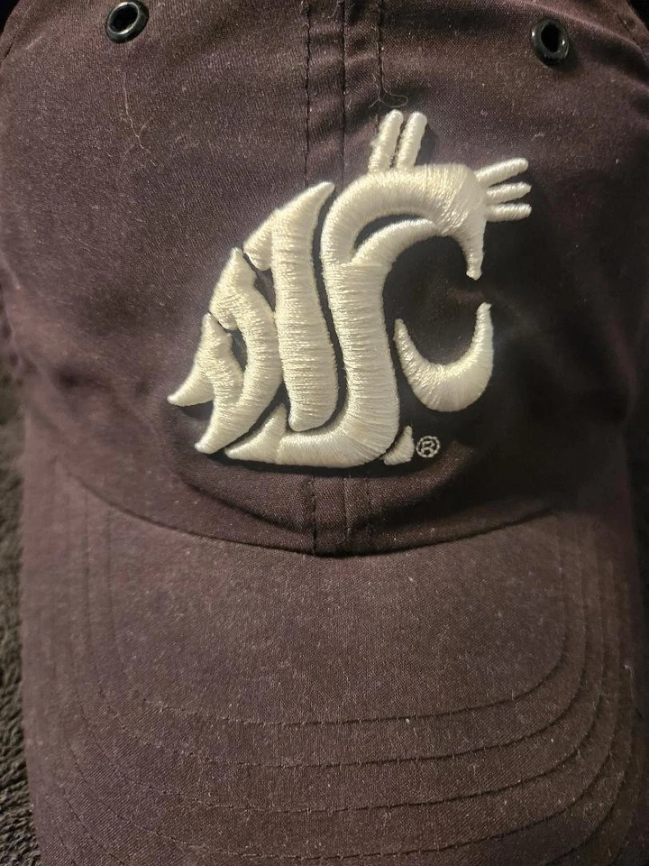 Sombrero vintage de mujer New Era con hebilla y correa para mujer de la Universidad Estatal de Washington Foto 2 de 4