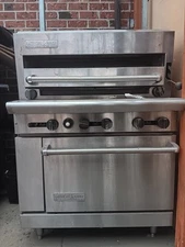 Industrial stove for restaurants with built-in oven and oven. (Zalamander)