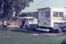 WHITE VOLKSWAGON CAMPER VAN & PICK UP CAMPER IN DRIVEWAY 1974 35mm PHOTO SLIDE