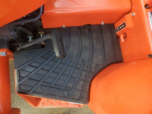 L Series Kubota Rubber Floor Mats - Picture 3 of 11