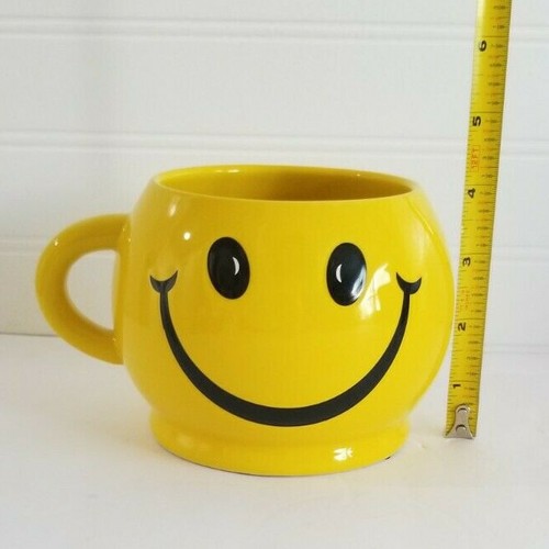 Large Smiley Face Mug LUV Imports Yellow Coffee Cup 20 oz - Picture 12 of 12