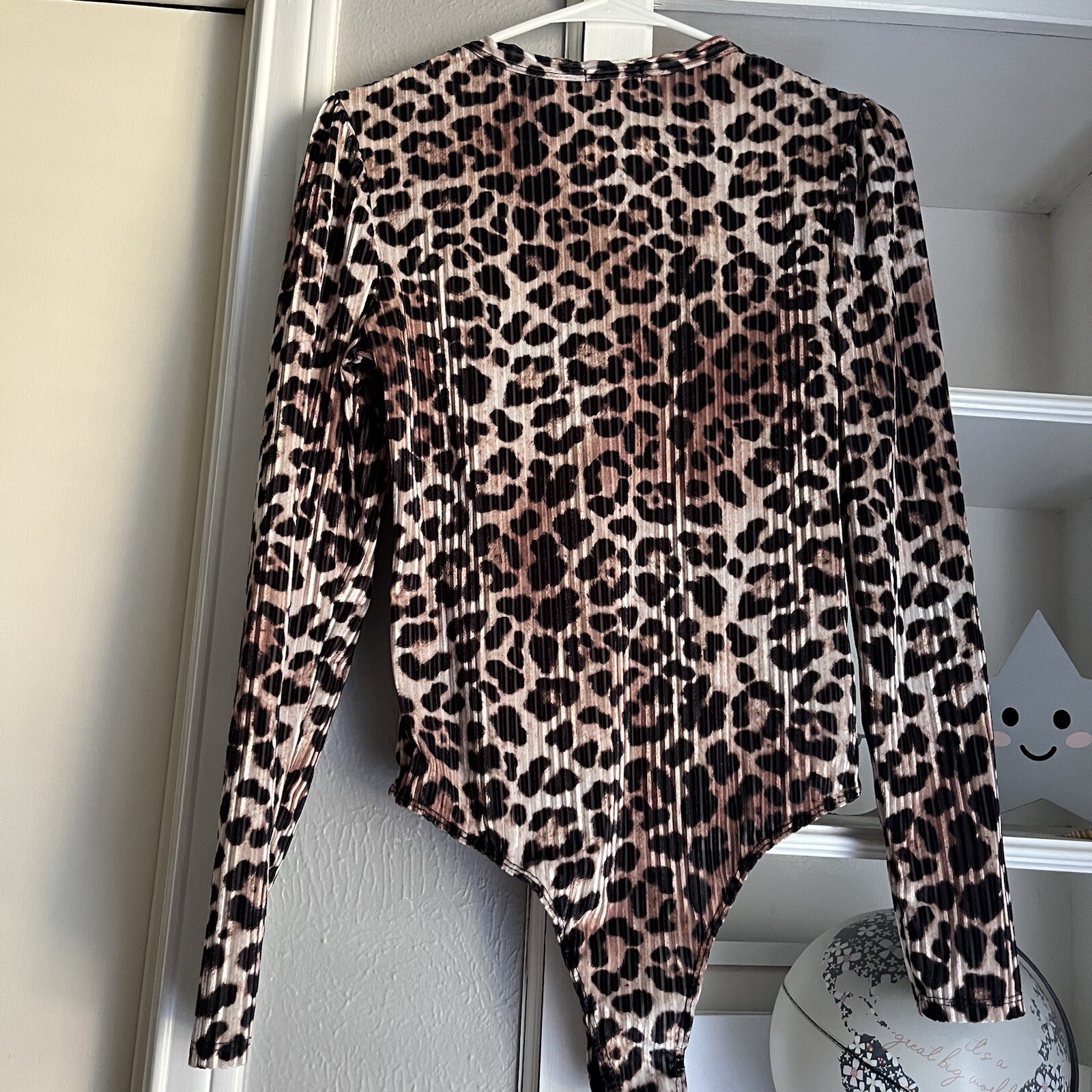 Francesca’s Leopard  Bodysuit, Top, Basic And Lon… - image 4