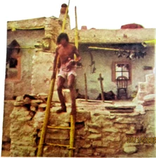 MOKI INDIAN AT HOME  -WORLD SERIES STEREO PHOTO CARD.