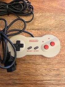 Nintendo NES-101 Top Loader Control Deck Console With Box Read Description