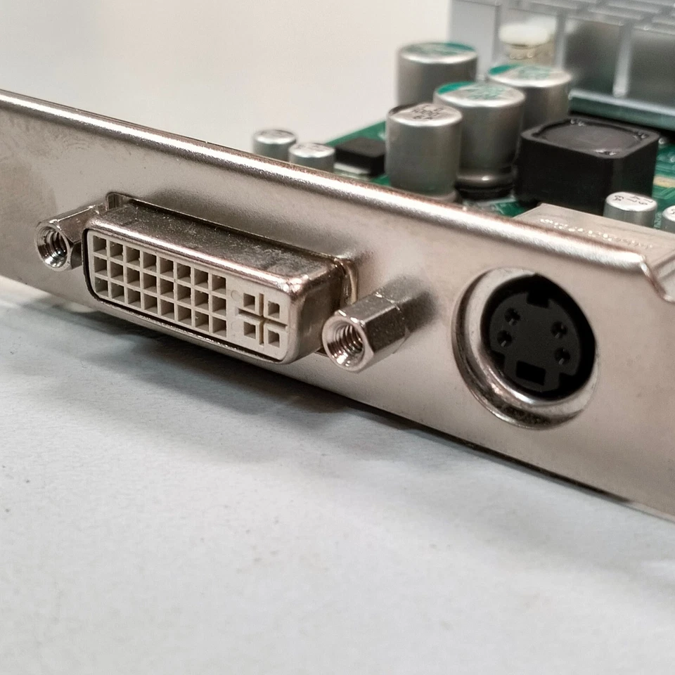 Nvidia Quadro NVS55 64MB DDR Full-Height PCI Graphics Card 406412-001 406272-001 - Image 3 of 4