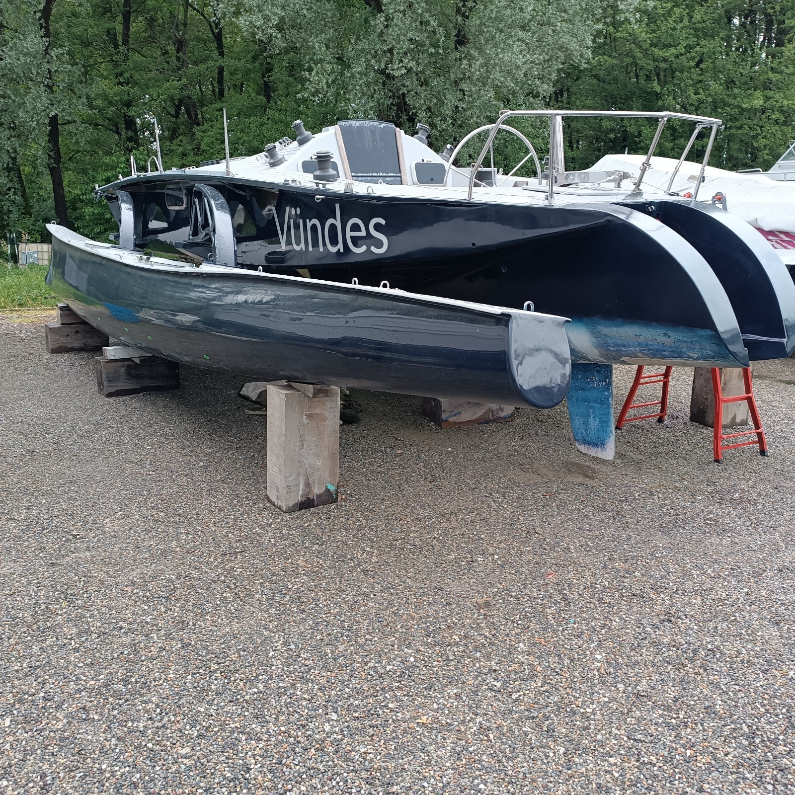 TRIMARANO 12 mt, motore nuovo 30 CV foto 5