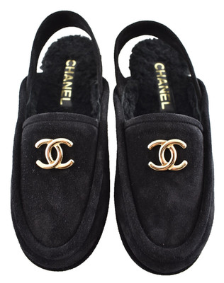 CHANEL ブラックファーミュール Chanel 25A Black Suede Shearling CC Moccasin Ballet Slingback