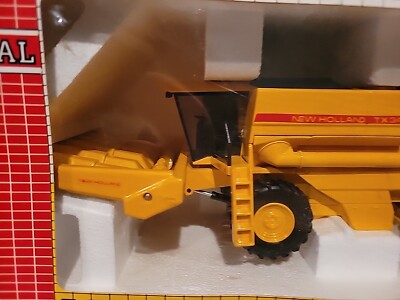 New Holland Yellow Combine Harvester TX34 No247 JOAL 1/42 New In