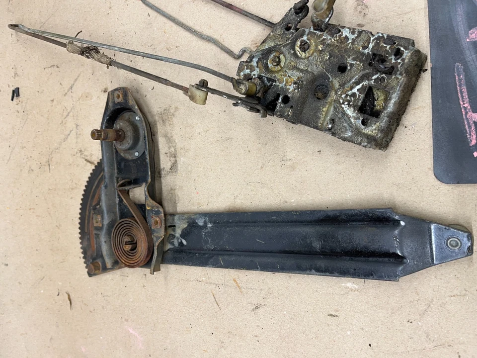 Ford Truck F100 F150 F250 F350 1973 1979 puerta derecha regulador pestillo orugas conjunto! Foto 2 de 4